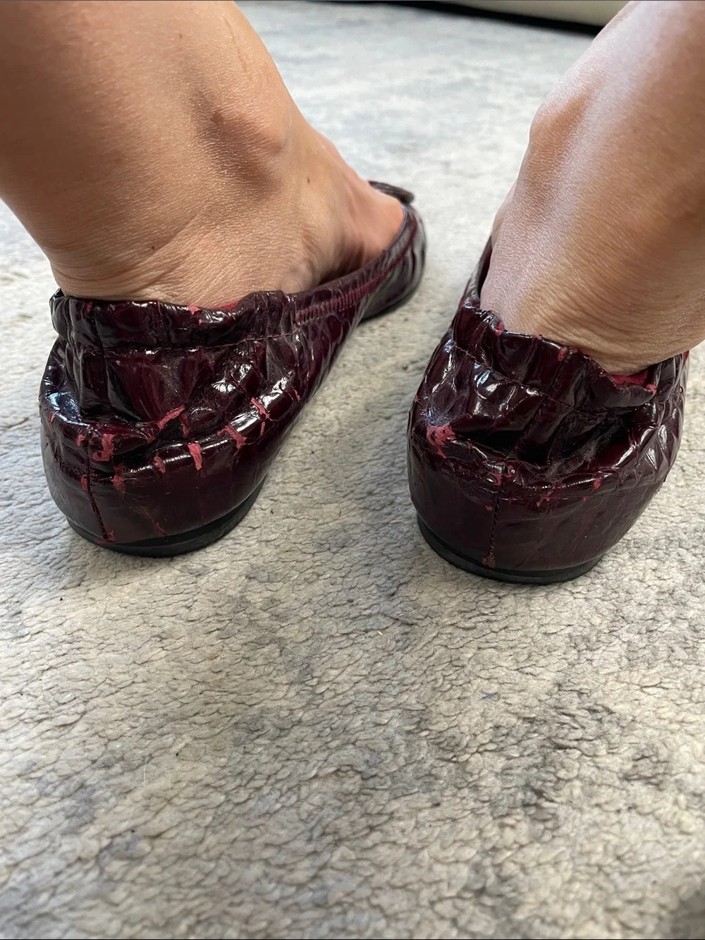 Tory Burch Reva T Logo Medallion Scrunch Burgundy Croc Patent Ballet Flats